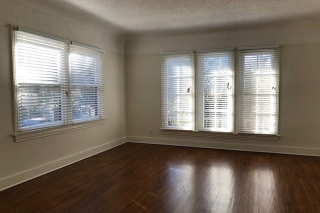 Spacious Living room w/ lots of windows