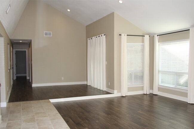Photo - 2227 Highland Hills Dr