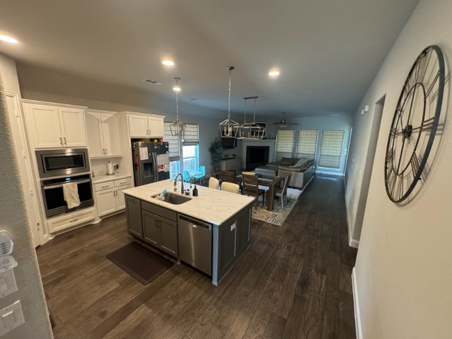 Photo - 801 Dragon Banner Dr