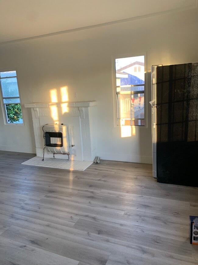 Photo - 629 W 79th St Unit 1