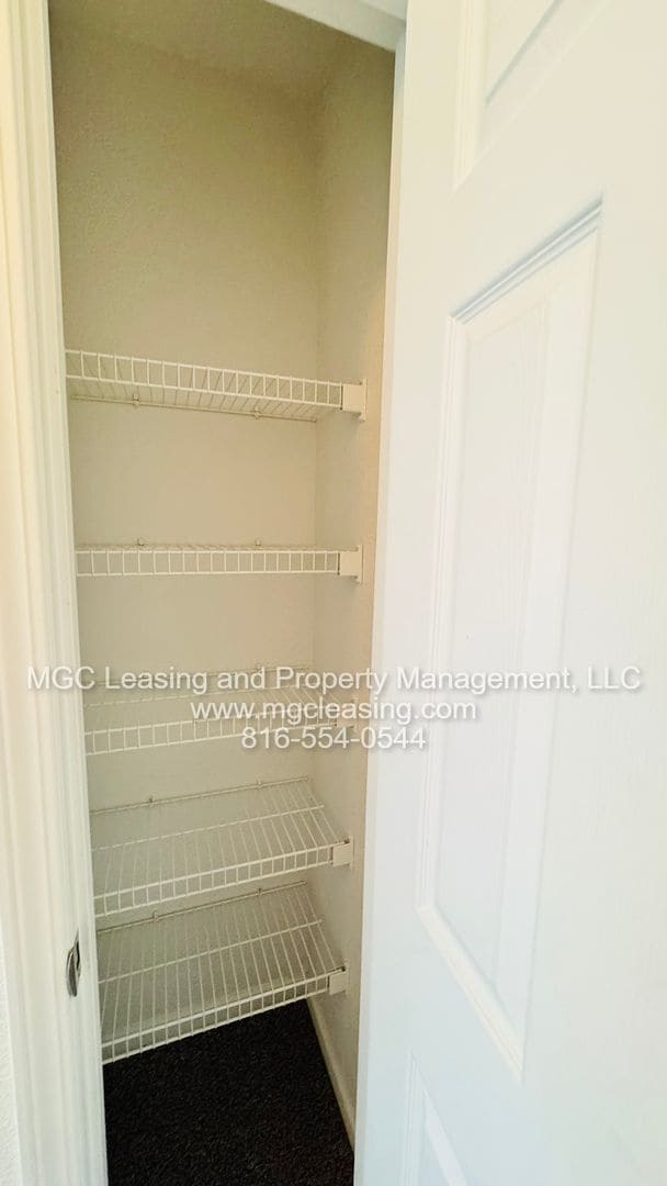 Photo - 3 bedroom Duplex with unique floor plan for rent in the Northland