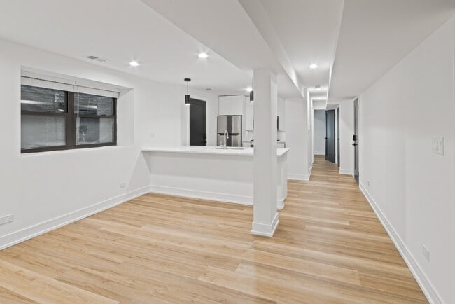 Building Photo - Renovated 3 bed in Logan Square - Now Leasing! (Garden Unit 3227-G