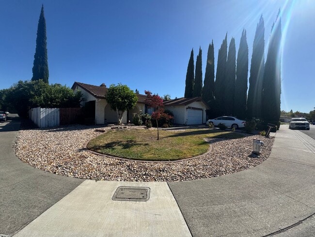 Building Photo - Beautiful single story home 3bedrooms, 2ba...