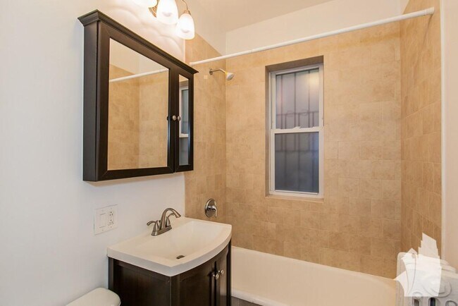 Photo - 2827 N Burling St Unit 05