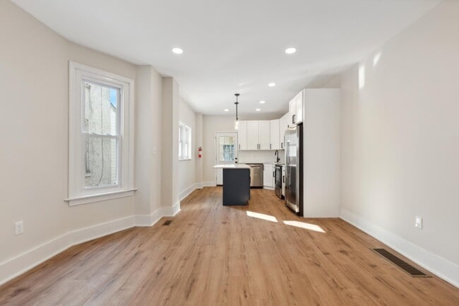 Photo - 302 Spring St