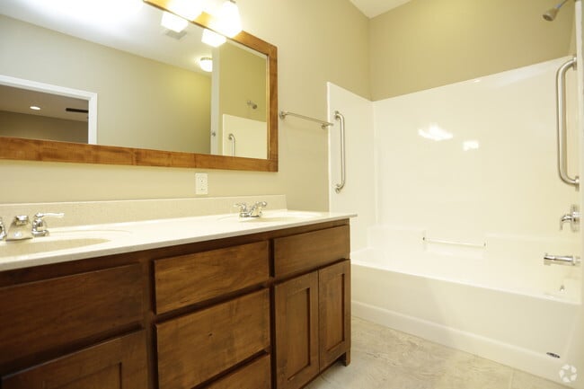 2BR, 2.5BA - River Birch On the Bluff_1500 SF