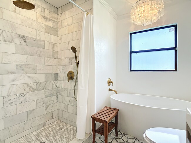 guest bathroom - 3319 Florene Dr