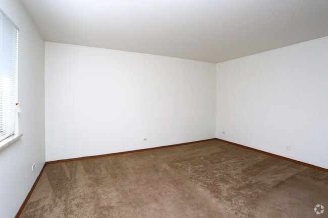 2BR, 1BA - 925SF - Bedroom