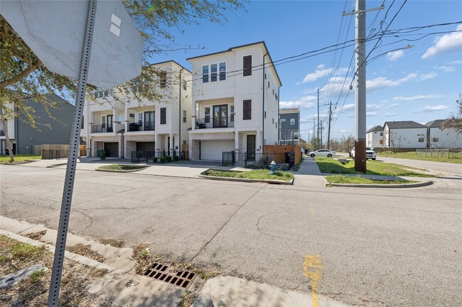 Building Photo - 2604 McIlhenny St