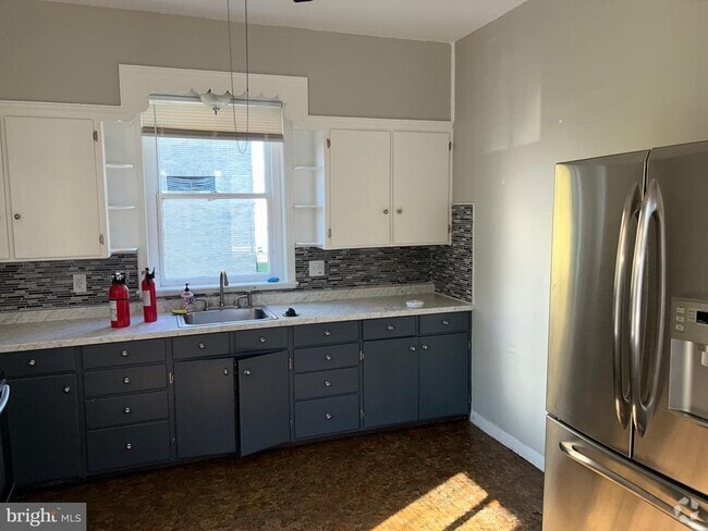 Building Photo - 422 King St Rental