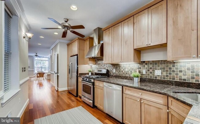 Photo - 130 W Ostend St