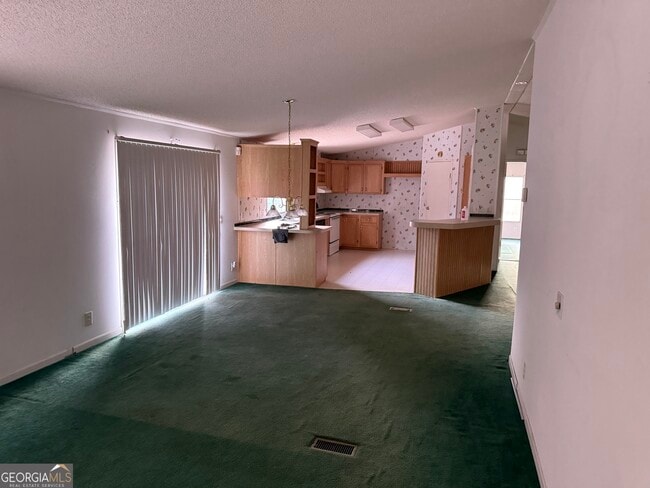 Photo - 415 McIntosh Trail