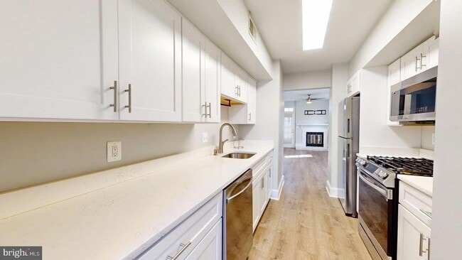 Photo - 2011 N Oakland St