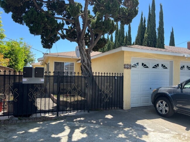 Building Photo - Inglewood Duplex - Front House Unit South Inglewood Beauty