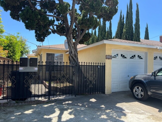 Inglewood Duplex - Front House - Inglewood Duplex - Front House Unit South Inglewood Beauty