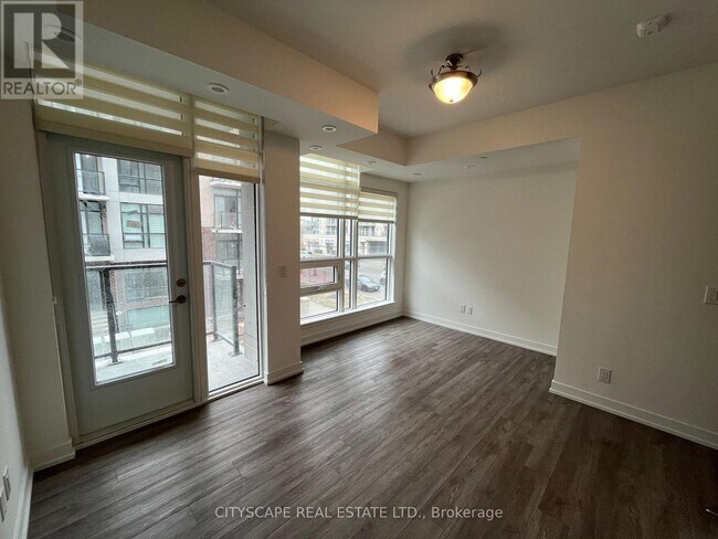 Photo - 861 Sheppard Ave W