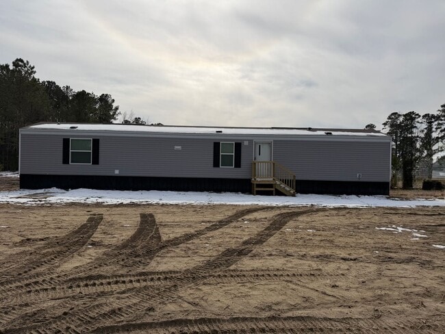 Building Photo - 3 Bed / 2 Bath Rental Available – Loris Area