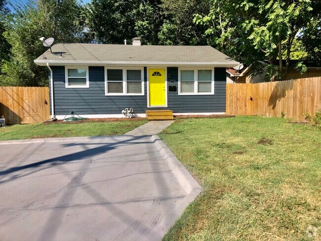 Building Photo - 3416 E Lincoln Rental