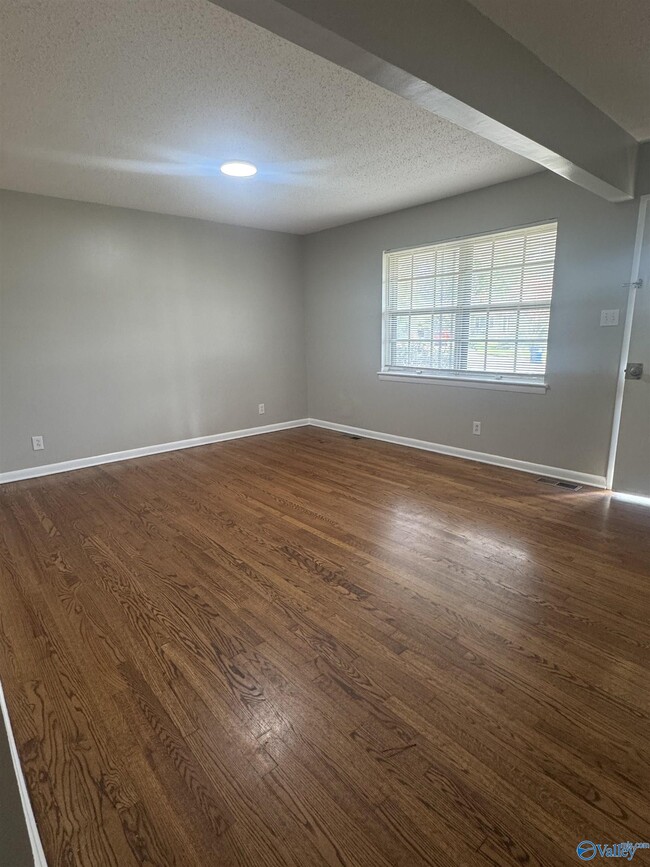 Photo - 200 Curtis Cir SE