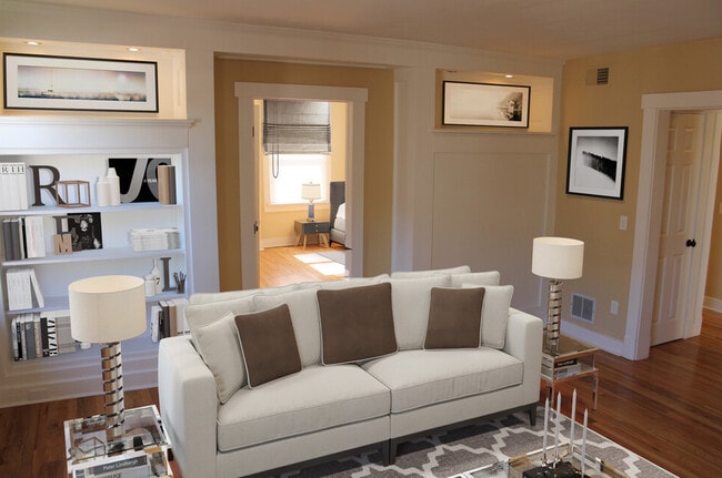 Photo - 5836 Alderson St