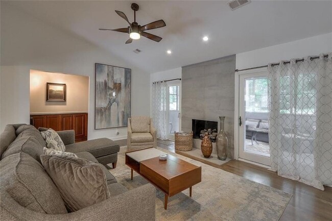 Photo - 392 Greenfield Ct