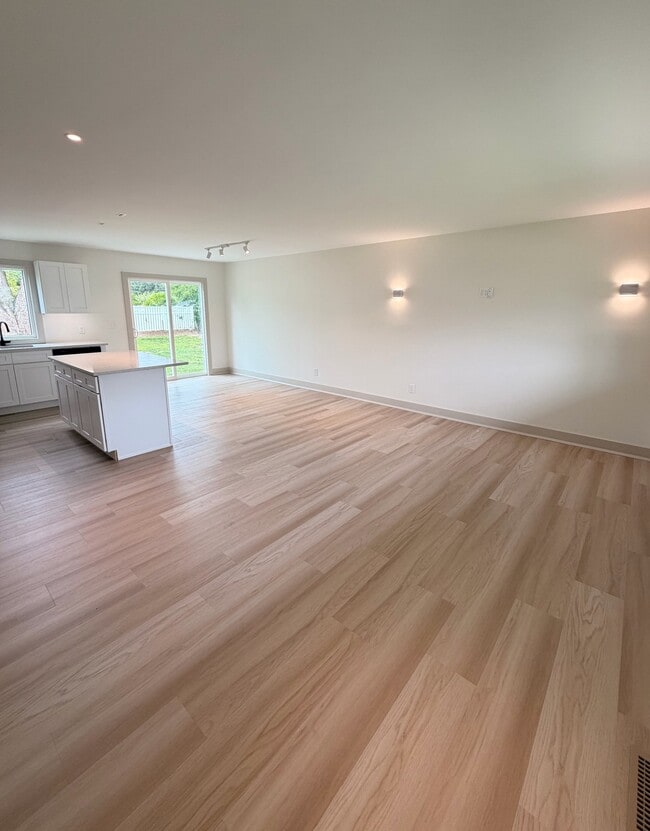 Photo - 806 Green Grove Rd
