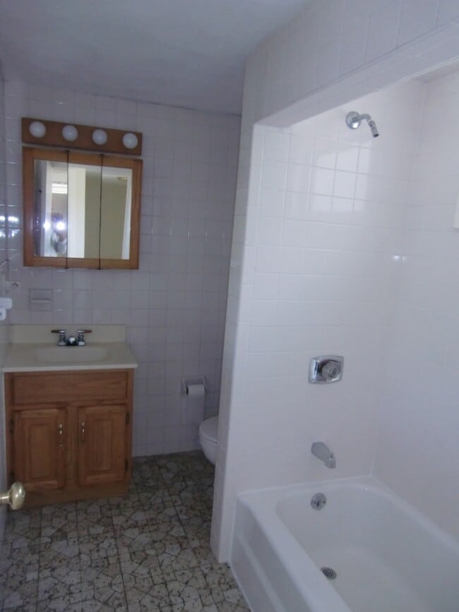 Bath - 26 Summer Ave