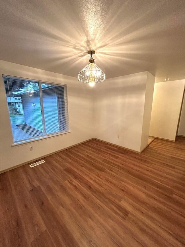 Photo - BECHTEL Unit B