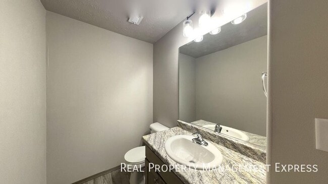 Photo - 3 Bed 2.5 Bath Townhome