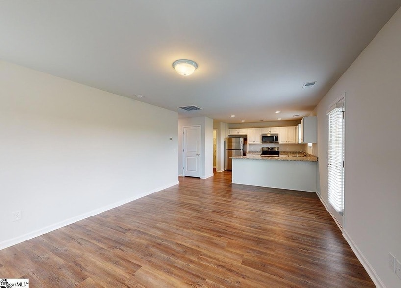 Photo - 443 Pollyanna Dr