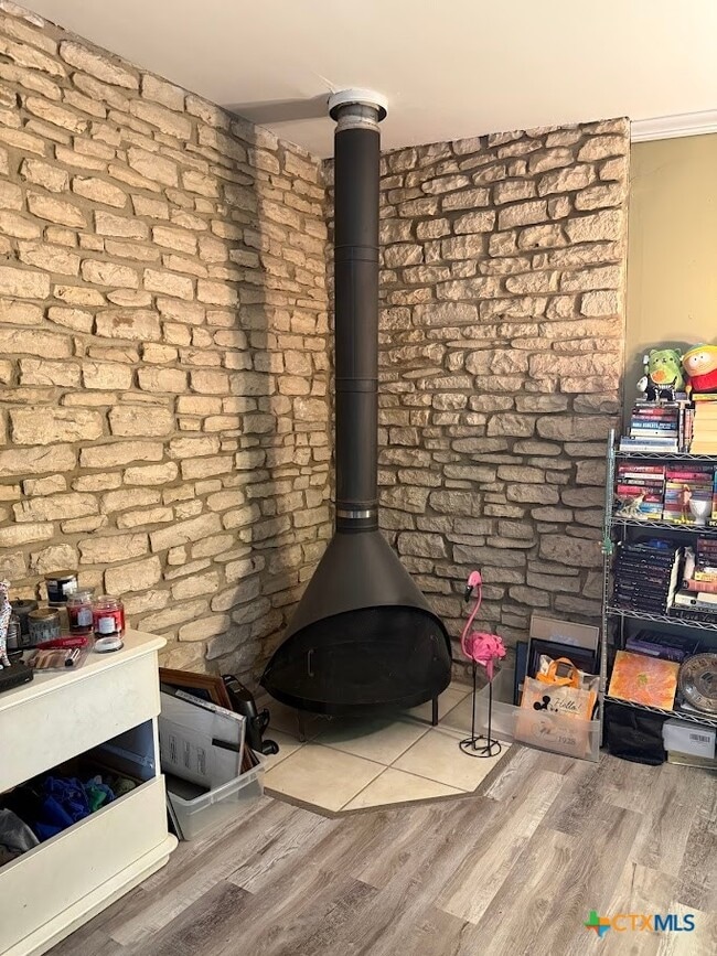 Photo - 827 Contour Dr