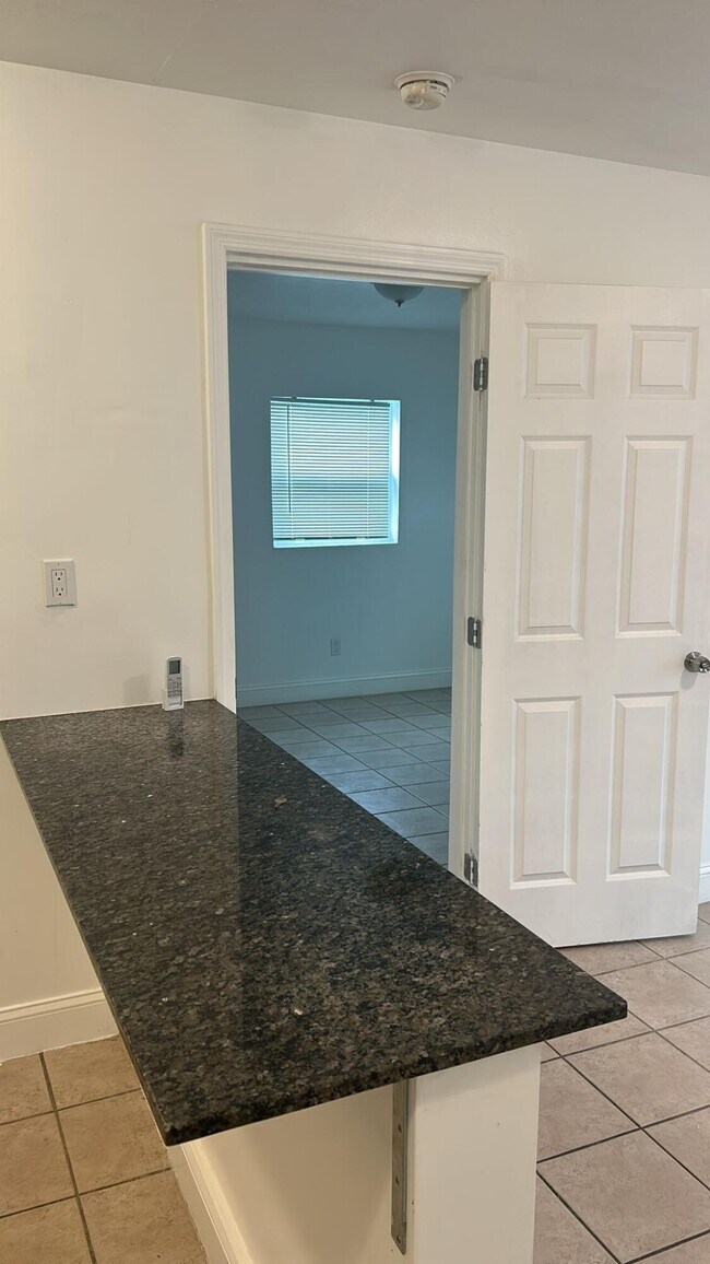 Photo - 1140 SW 30th St