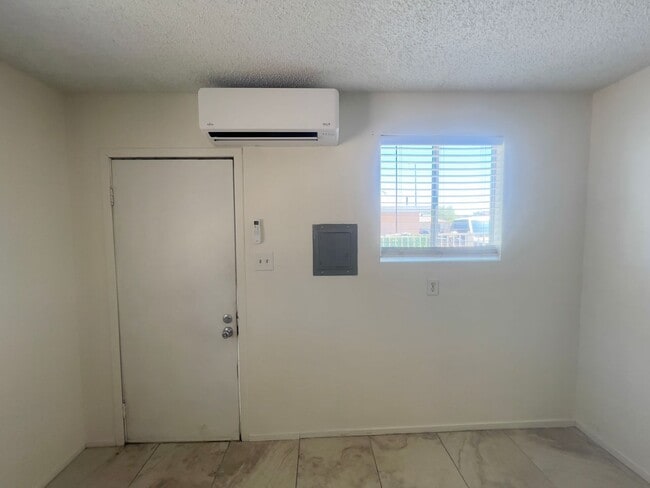 Photo - 1 bed and 1 bath located in Henderson!