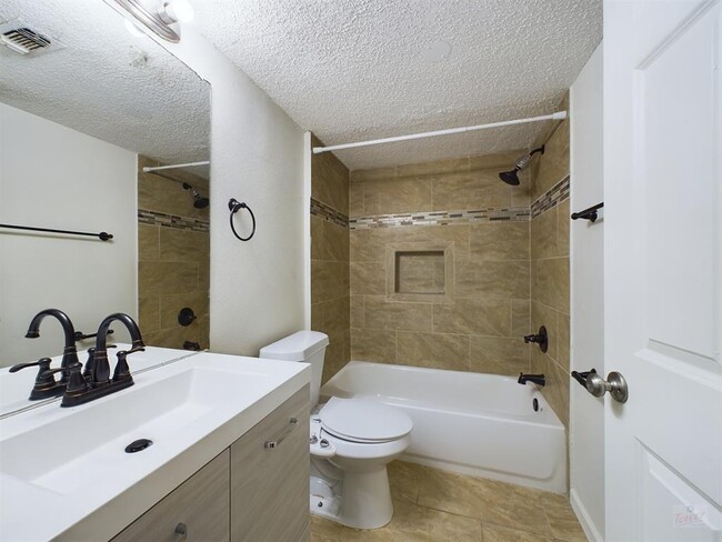 Photo - 2401 Leon St Unidad 303