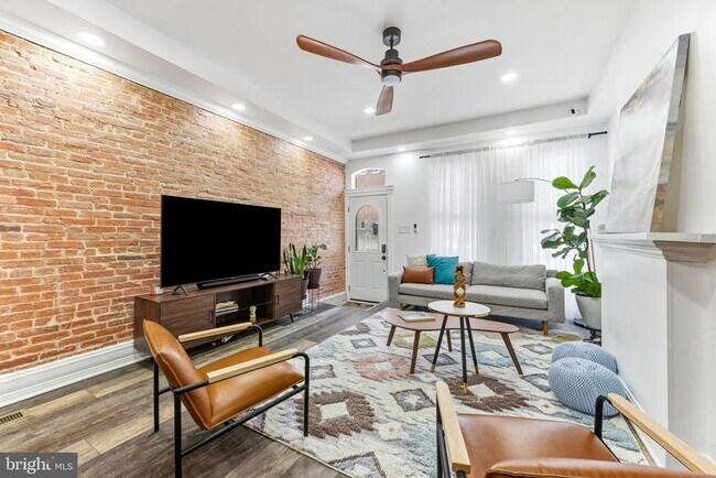 Photo - 737 Dolphin St