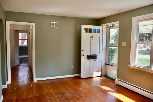 Photo - Bungalow in Penn Manor : 2bd/1ba