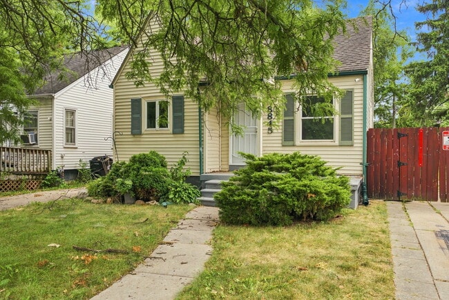 Photo - 8845 Canyon St