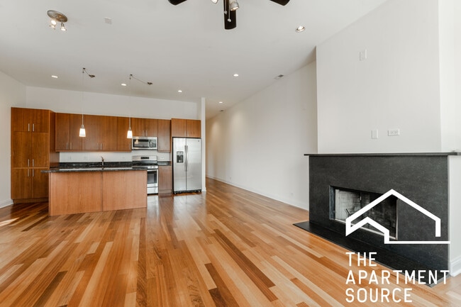 Photo - 1354 W Augusta Blvd Unit 201
