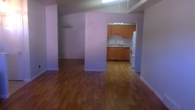 Photo - 913 S Harmony Pl