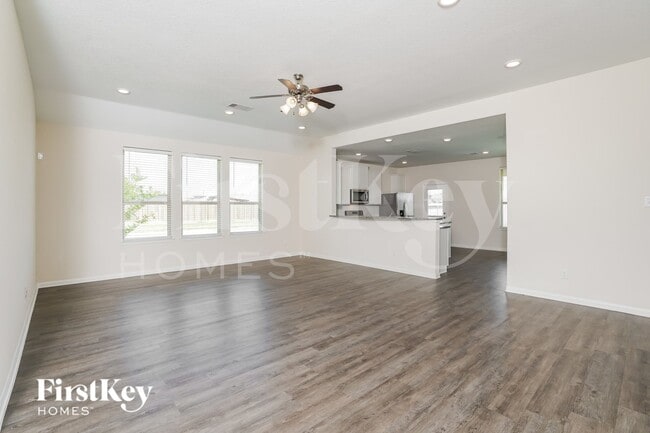 Photo - 118 White Wing Ln