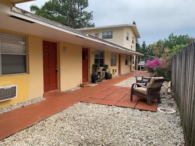 Building Photo - 1129 NE 17th Terrace Unit 4