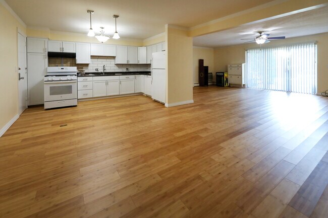 Photo - 10385 Dearlove Rd Unit 1G