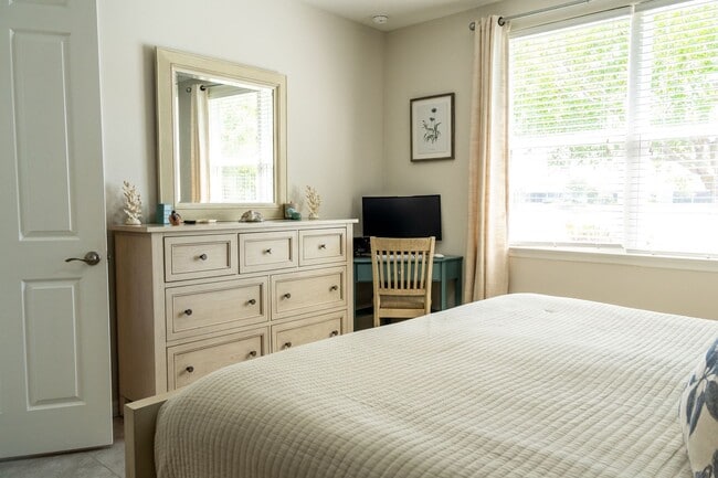 Photo - 14888 Edgewater Cir