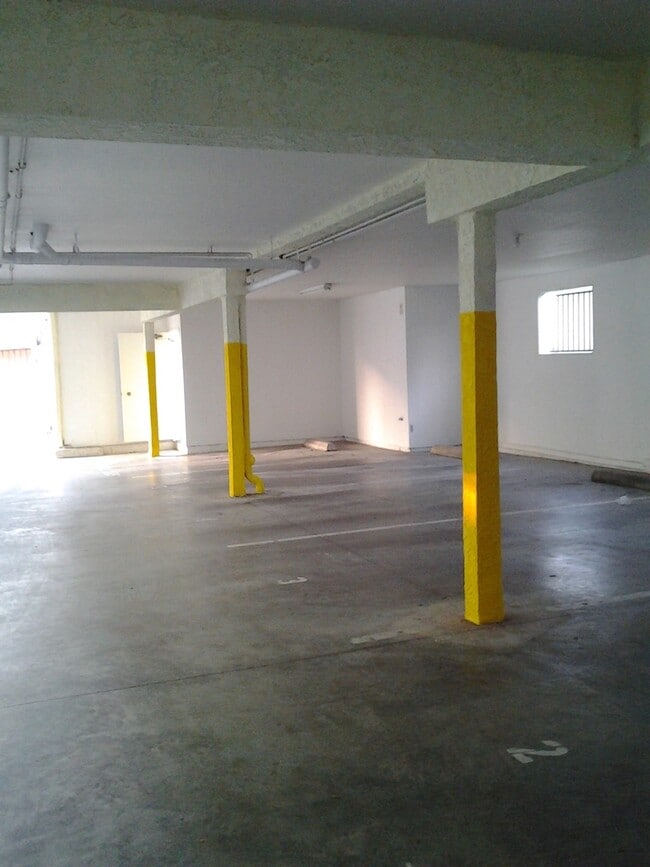 Photo - COMING SOON! Adorable studio in desirable Burbank area! Unit 405 #K