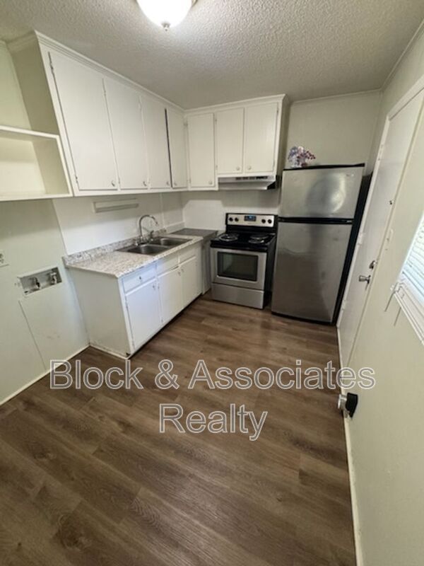 Photo - 502 Lake Dr