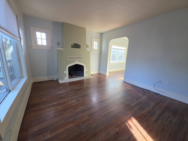 Photo - 715 Douglass St