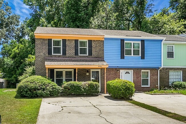 Building Photo - 2483 Realm St