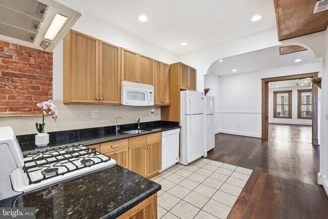 Photo - 1116 Monroe St NW