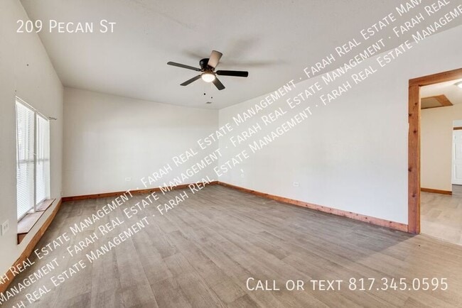 Photo - 209 Pecan St