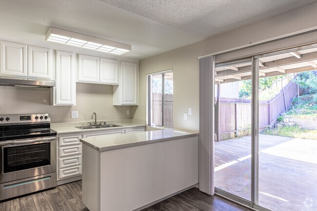 2BR, 2BA - 1,092SF